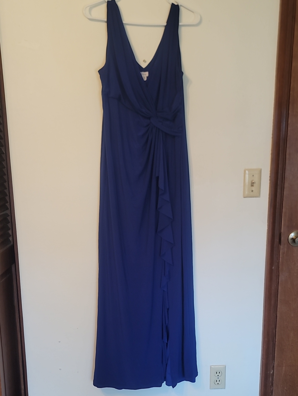 Elegant Royal Blue Sleeveless Maxi Dress with Twist Front